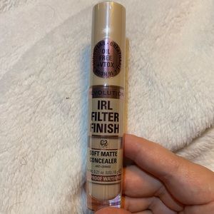 Revolution IRL Filter Finish Concealer